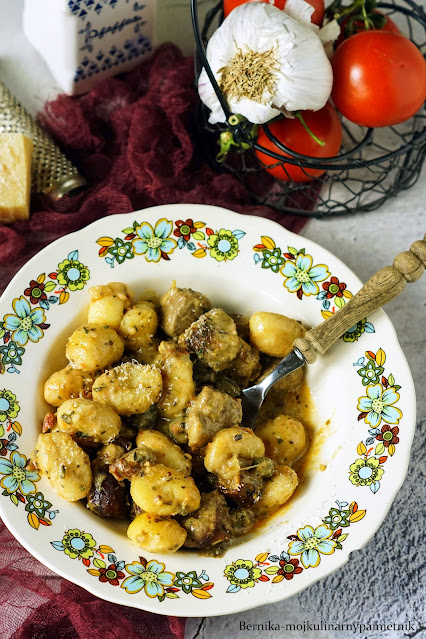 gnocchi, gulasz, kluski, obiad, wieprzowina, łopatka, bernika, kulinarny pamietnik