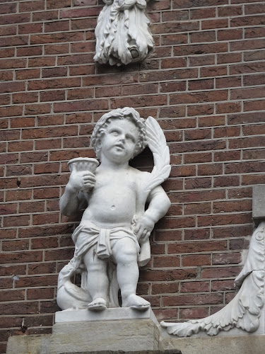 Stenen ornamenten en putti gevels van amsterdam