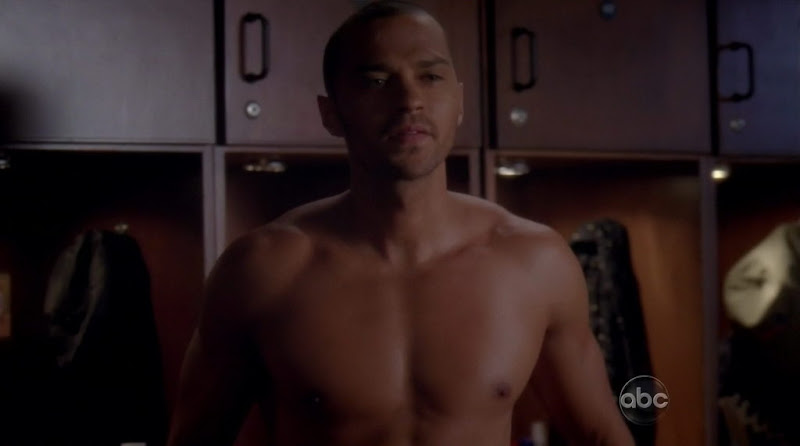 Jesse Williams shirtless on Greys Anatomy s7e04