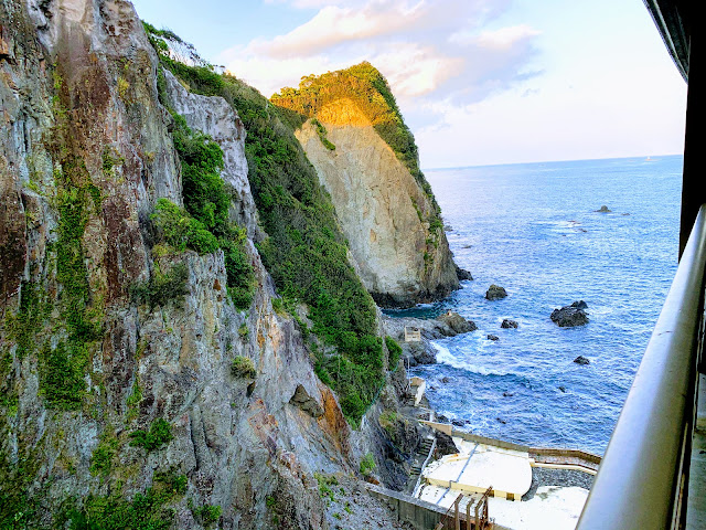 【宿泊記】浦島ホテル / 洋室ツイン「圧巻の洞窟温泉とひとつの街のように広い大規模ホテルで過ごす無二の時間」