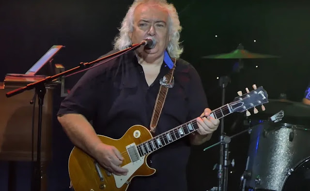 Bernie Marsden, ex-guitarrista da Whitesnake, morre aos 72 anos