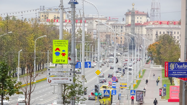 Huge street with the Victory Monument at the end of the road.