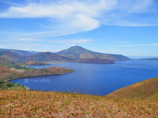 Paket Trip Wisata Danau Toba Bukit Holbung Samosir