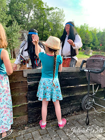 abklatschen mit Indianern bei Mörschied Karl May Freilichtspiele Cowboy und Indianer Winnetou