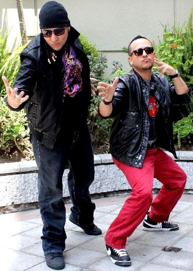 Foto de J-King y Maximan al aire libre