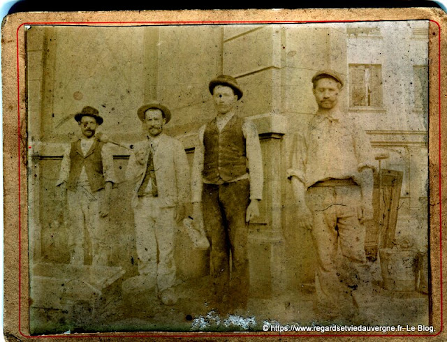 Photo ancienne, quatre ouvriers du Bâtiment