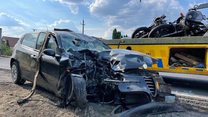  Halálos baleset Püspökladánynál: egy autó és két motoros ütközött, az autó sofőrje elhagyta a helyszínt