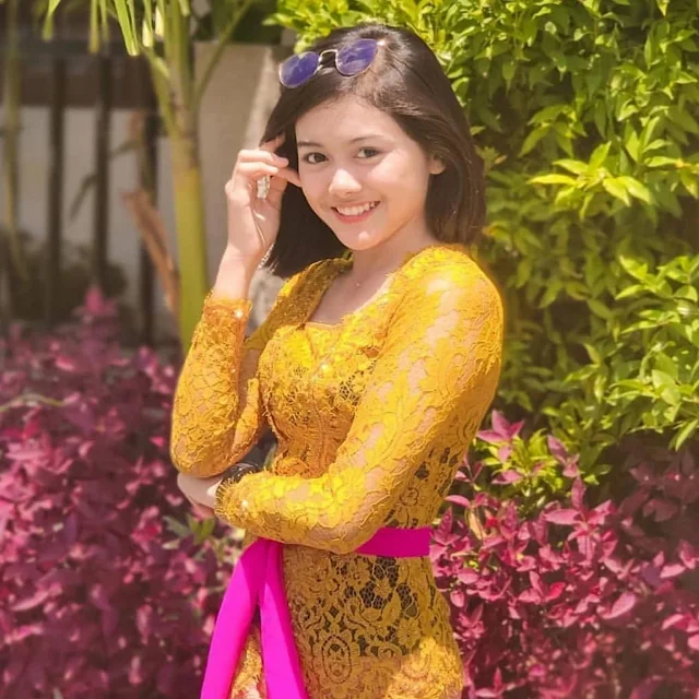 Kebaya Menjadi Pesona Wanita Bali