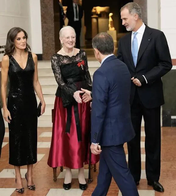 VISITA DE ESTADO DE LOS REYES A DINAMARCA - Página 8 Queen-Margrethe-and-Queen-Letizia-7