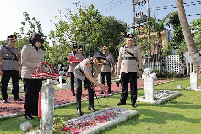 Mengenang Jasa Para Pahlawan, Polrestabes Surabaya Gelar Ziarah Khidmat Sambut Hari Bhayangkara ke-79