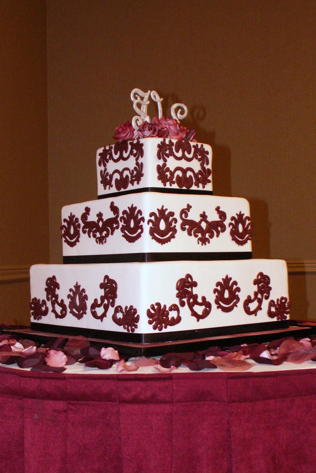 damask wedding cake