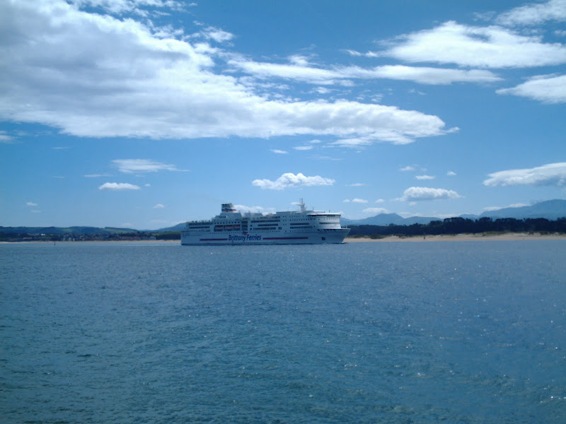 El Ferry desde Playa de los Peligros en Santander