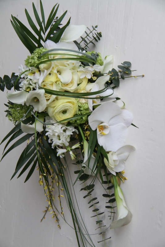 Lemon White Cascading Wedding Boquet A Fabulous cascading wedding bouquet