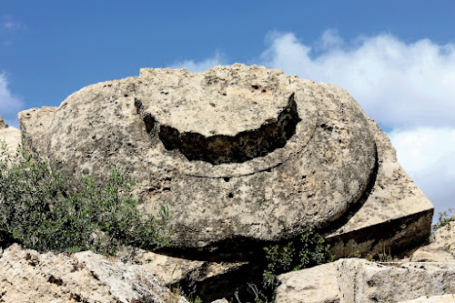 vestige de colonne de temple grecque