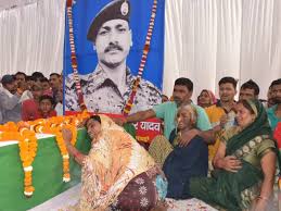  उत्तर प्रदेश - अयोध्या तिरंगे में लिपटकर पहुंच शहीद Rajkumar Yadav का शव |
