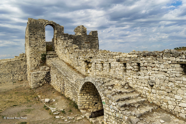 Fortificaciones de Berat - Albania, por El Guisante Verde Project