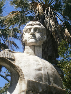 η προτομή του Hastings στον Κήπο των Ηρώων του Μεσολογγίου