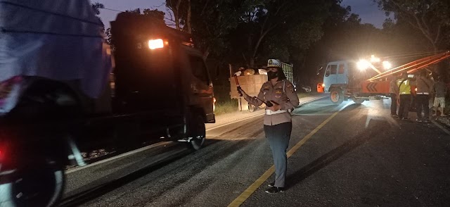 Kasat Lantas Polres Tebing Tinggi Turun Langsung Gatur Lalin Evakuasi Mobil Masuk Jurang