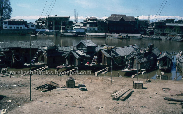 Dunga boats on river Jhelum, Srinagar Kashmir 1960s.
