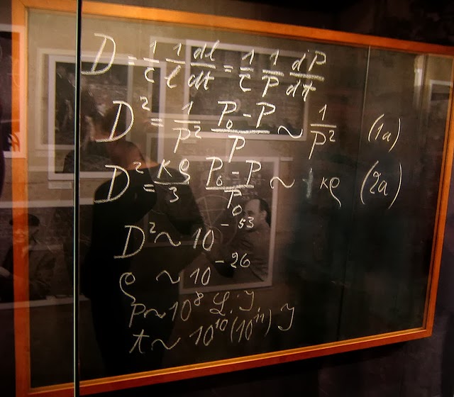 Einstein's blackboard / Pizarra de Einstein