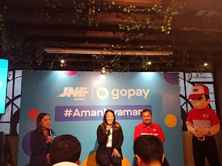 bayar jne makin mudah dengan gopay, gopay membantu meningkatkan ekonomi indonesia, bisnis online dengan cashless