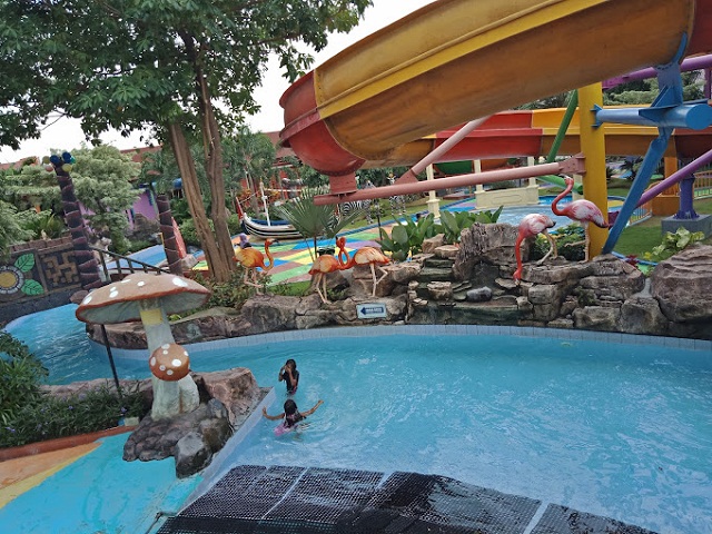 dynasty water park