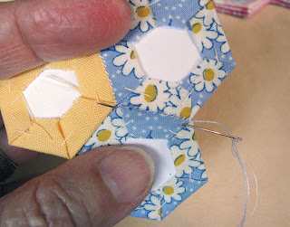 tutorial grandma's flower garden quilt, step 4