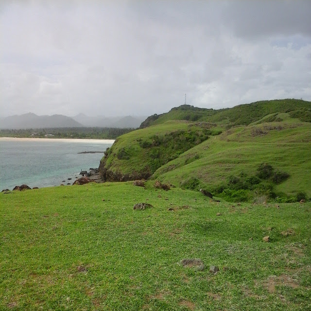 Pemandangan ke arah Batu Payung dari atas Bukit Merese