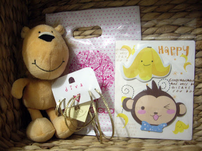 Competition prize Smile the lion from Teddy, fancy detailed gold hoop earrings from Diva, happy banana and monkey memo pad's from Morning Glory