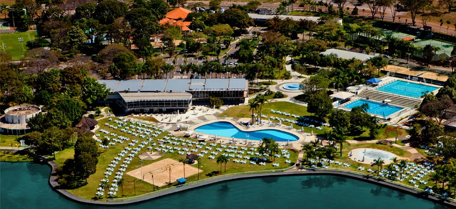 O Iate Clube de Brasília tem uma área de 150 mil metros          quadrados