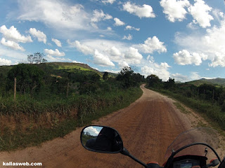 Muitas "costelas" na estrada próximo ao vilarejo de Santo Antônio do Norte/MG.