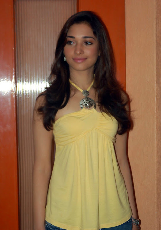 cute looking hot actress of tamil and telugu Tamanna latest images