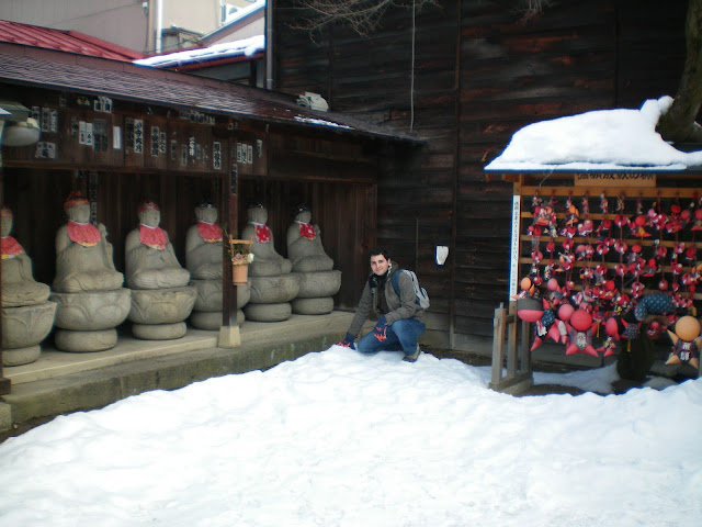 Sarubobos en un templo de Takayama