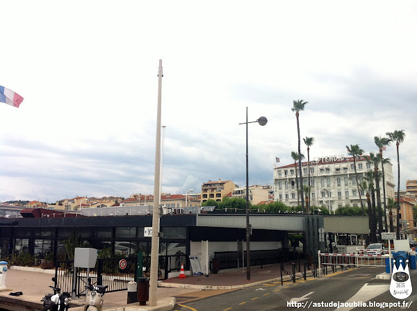 Cannes - La gare maritime et service des îles  Architecte : Georges Buzzi et Guy Lambelin  Céramiques: Roger Capron  Construction : 1954 - 1957