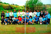 SELECCIÓN DE ESPAÑA - Temporada 1983-84 - Rubio (masajista), Miguel Muñoz (seleccionador), Salva, Maceda, Goicoechea, Sarabia, Julio Alberto, Camacho, Ricardo Gallego, Vicente Miera (2º entrenador) y Adolfo Gil de la Serna y Julián del Amo (federativos); Ángel Mur jr. (masajista), Señor, Arconada, Urquiaga, Álvarez del VIllar (preparador físico), Rincón, Carrasco, Gordillo, Marcos, Víctor, Santillana, Buyo y Antonio (utillero) - SUIZA 0 ESPAÑA 4 (Santillana, Gallego, Rincón, Goicoechea) - 26/05/1984 - Partido amistoso - Ginebra, Suiza, estadio Charmilles - Alineación: Arconada; Urquiaga, Maceda, Goicoechea, Camacho; Señor, Víctor, Gallego, Gordillo (Julio Alberto 67'); Rincón (Marcos 92') y Santillana (Carrasco 61') - Los concentrados para la Eurocopa 1984 en un entrenamiento previo al amistoso jugado contra Suiza