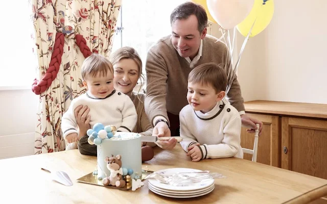 Prince Francois and Prince Charles wore a crew-neck knit jumper by Tartine Et Chocolat. Prince Guillaume and Princess Stephanie