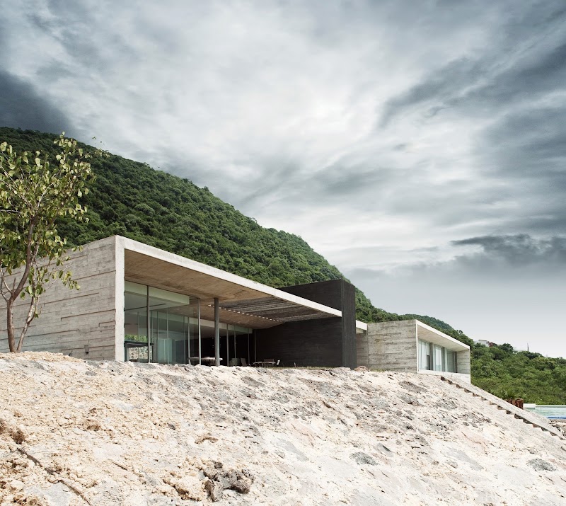 Casa Widescreen - R Zero Studio