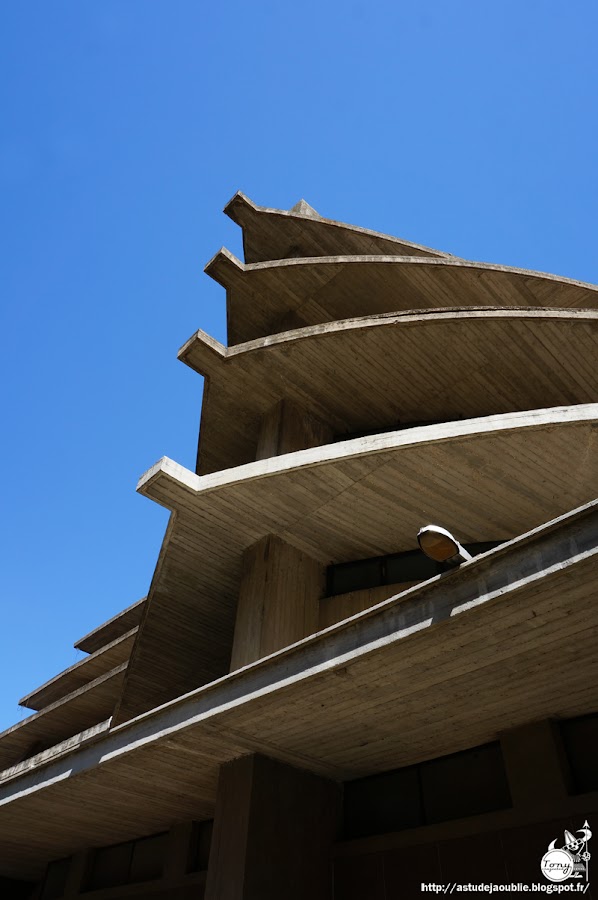 Rome - Roma - chiesa - church - Eglise Santa Maria della Visitazione  Architecte: Saverio Busiri Vici  Construction: 1965 - 1971 