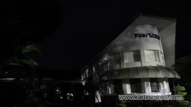 Earth Hour di Tengah Cor*na, Puri Gedeh Gelap Gulita