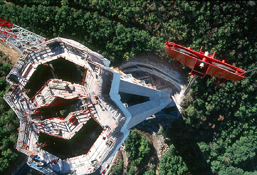 Viaducto de Millau en Francia by Michel Virlogeux