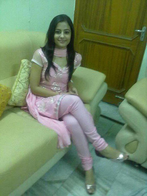 Indian-teen-Desi-girl-in-home