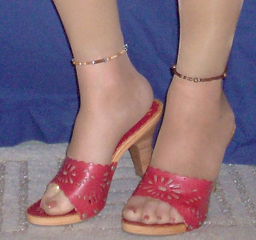 Nylons look ugly when worn with open toed shoes or sandals like in the photo