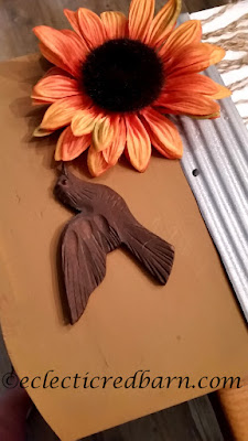 Wooden scare crow. Share NOW. #falldecor #scarecrow #fall #recycling #eclecticredbarn