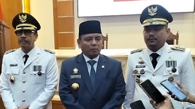 Pj Gubernur Sultra Lantik Abdul Azis sebagai Bupati Koltim dan Edy Suharmanto sebagai Pj Bupati Bombana