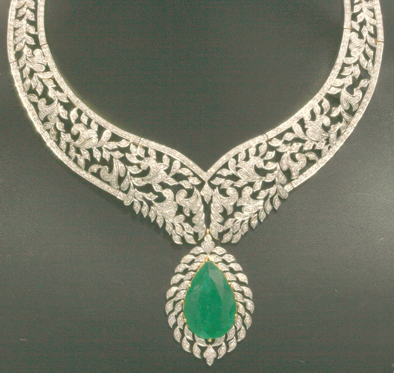 Emerald and Diamond Necklace Jewelry