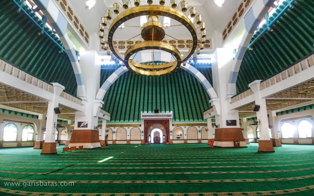 Bagian Dalam Masjid