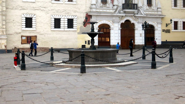 Pileta central en la Plaza san Francisco