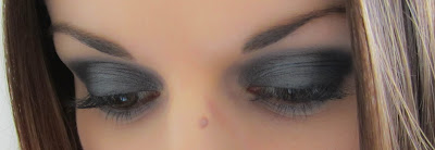 http://chroniquedunemakeupaddict.blogspot.com/2012/02/make-du-jour.html