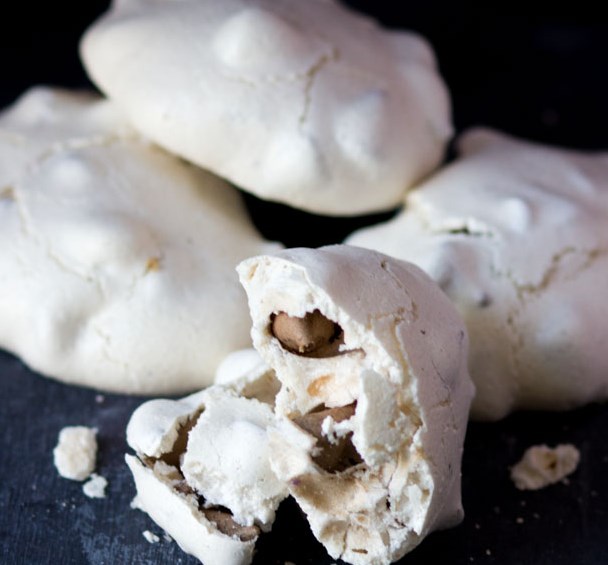 Forgotten Cookies: Like Biting into a Cup of Hot Chocolate Topped with Whipped Cream #desserts #christmas