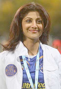 Shahrukh Khan and Shilpa Shetty IPL 2009 Day 1 Pictures